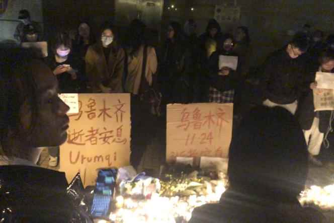 Shanghai residents demonstrate against the Chinese government's 