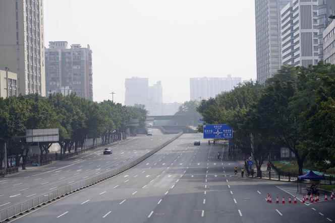In the Haizhu district of Canton (Guangzhou), few vehicles were seen on the roads on Friday November 11, 2022. 
