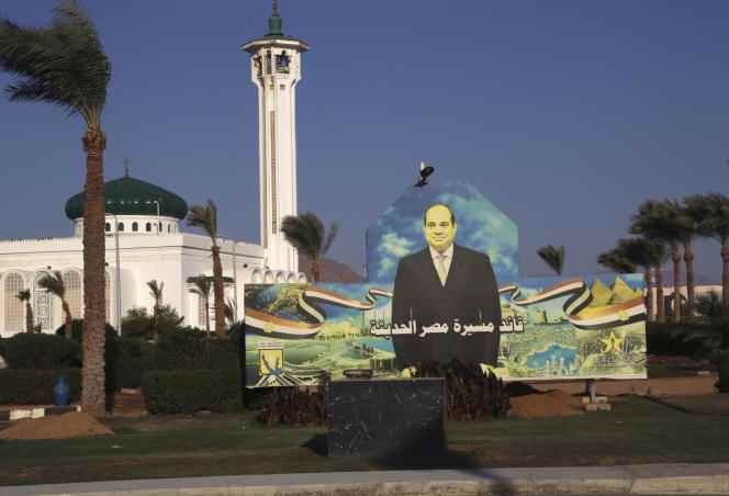 Egyptian President Abdel Fattah Al-Sisi on a billboard ahead of COP27, on the Peace Road in Sharm El-Sheikh, South Sinai, Egypt, November 3, 2022.
