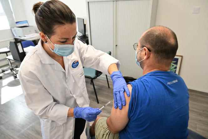 A nurse vaccinates a patient against “mpox” in a free information, screening and diagnostic center (CeGIDD) in Montpellier, August 23, 2022.