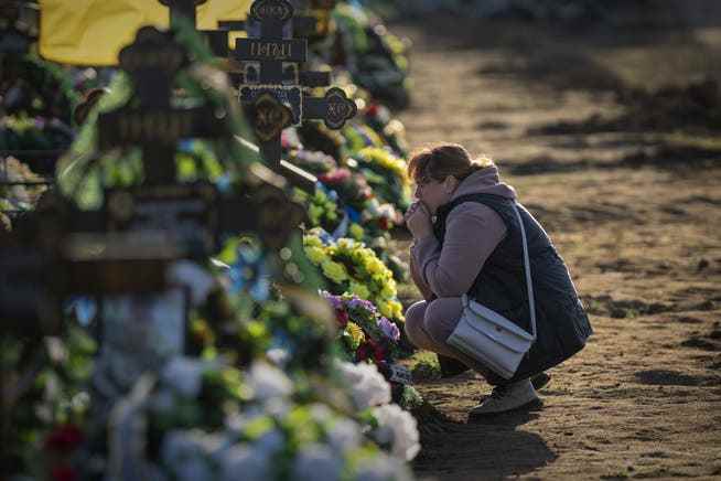 A Ukrainian woman mourns her son, who was killed in the war, in a cemetery in the city of Mikolajiv. 