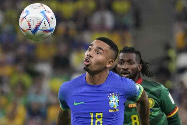 Gabriel Jesus (front) will probably have to pause for about a month.