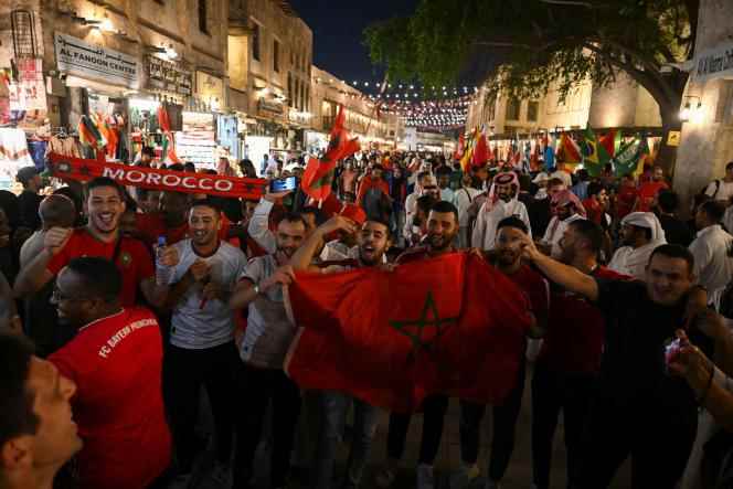 Supporters of the Moroccan team in the streets of Doha, after their victory over Spain in the round of 16 of the World Cup, December 6, 2022.