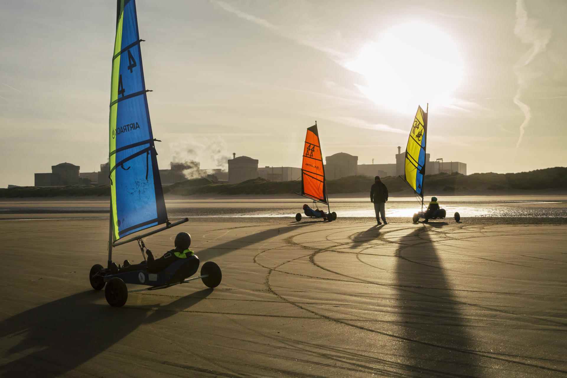 Sand yachting is one of the most popular sporting activities on Gravelines beach, which is 3 kilometers long.