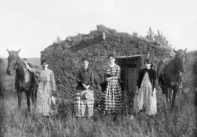 Cowgirls Harriet, Elizabeth, Lucie, and Ruth Chrisman at their home in Custer County, Nebraska, 1886.