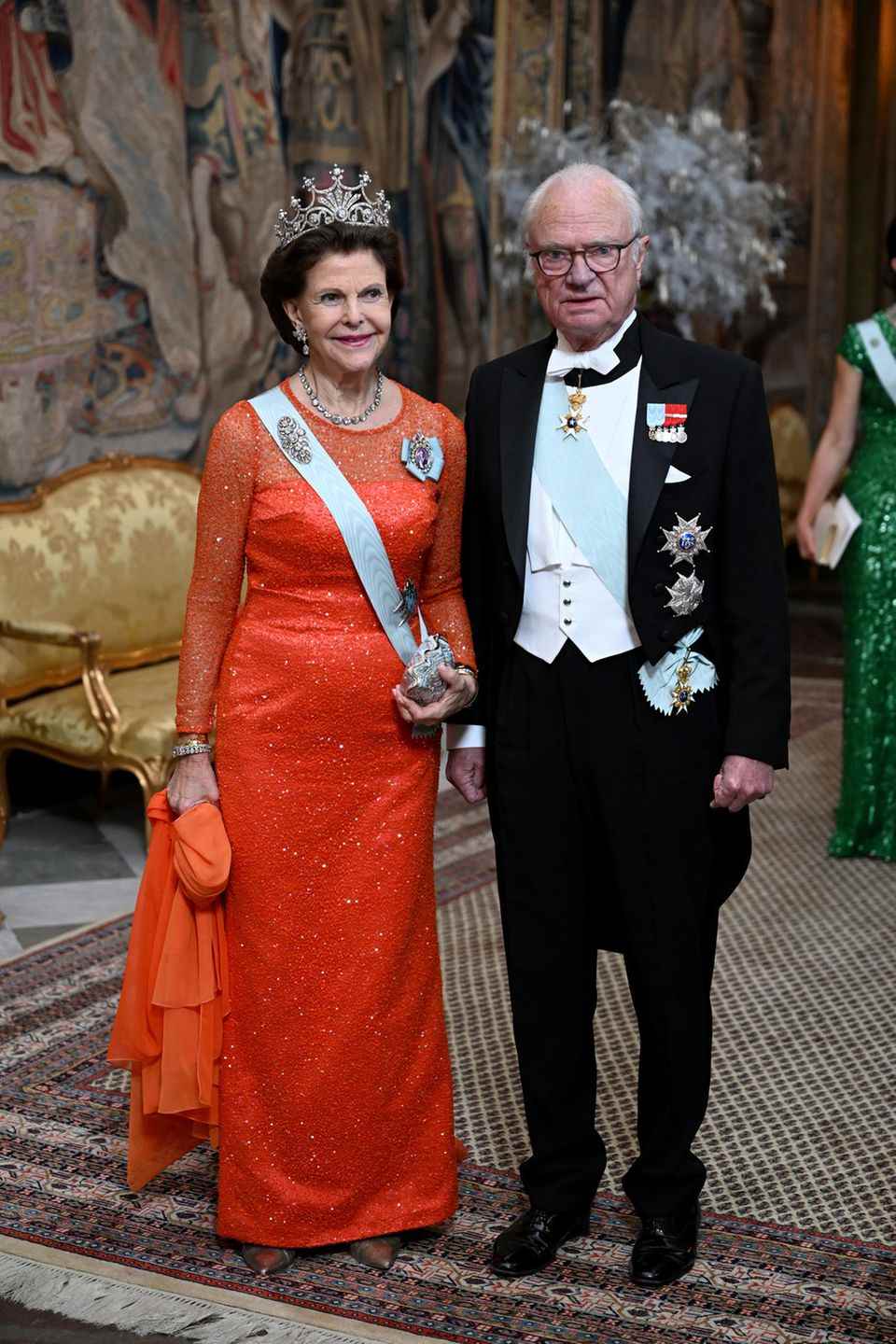 Queen Silvia shines with a dress and tiara at the royal dinner in Stockholm.