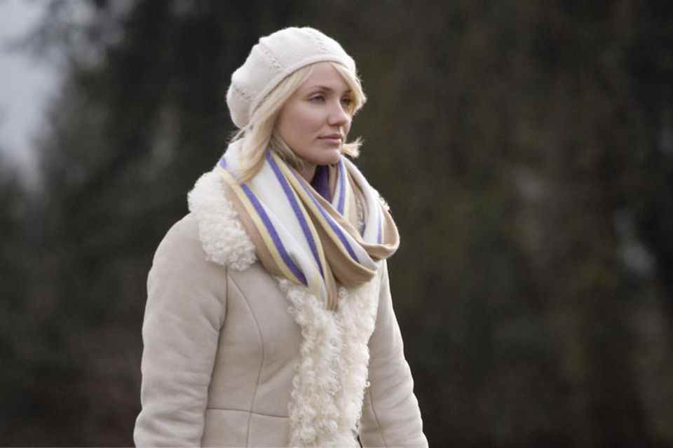 Cameron Diaz in "Love doesn't need a vacation" in a warm winter look