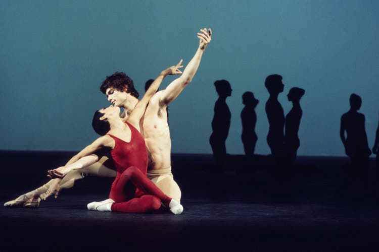 John Neumeiers Choreografie zur 3. Sinfonie von Gustav Mahler – hier 1977 mit François Claus und Zhandra Rodriguez – ist zu einem Schlüsselwerk der klassischen Moderne im Ballett geworden.