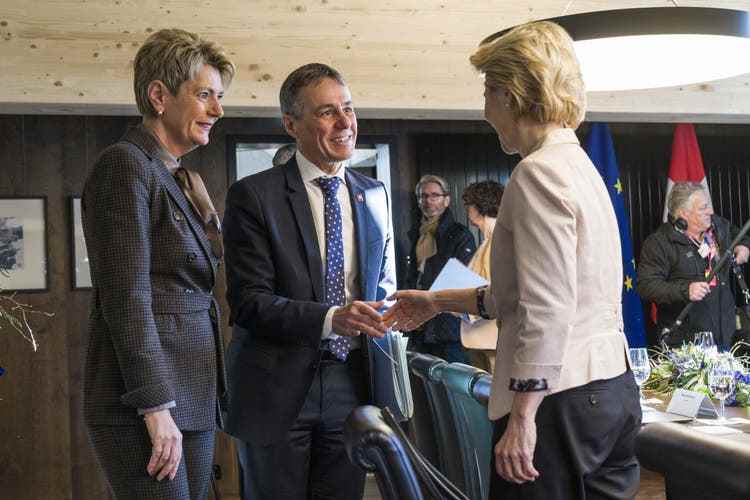 With his remaining in the FDFA, his work will continue to be dominated by European politics: Ignazio Cassis at the WEF 2020 with Ursula von der Leyen and Federal Council colleague Karin Keller-Sutter.  (1/20/2020)