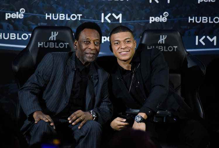 Even in old age, Pelé still likes to be in the public eye.  In 2019, for example, he appeared with French soccer star Kylian Mbappé. 