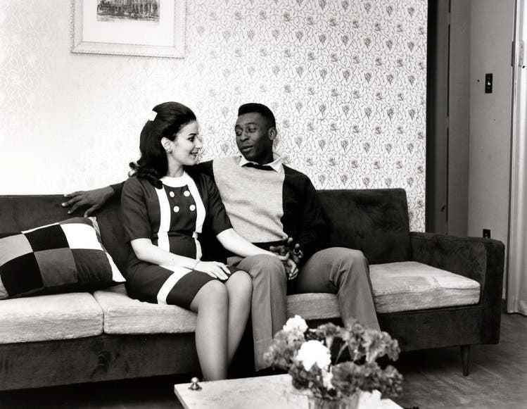 Pelé in 1966 with his then-wife Rosemeri.