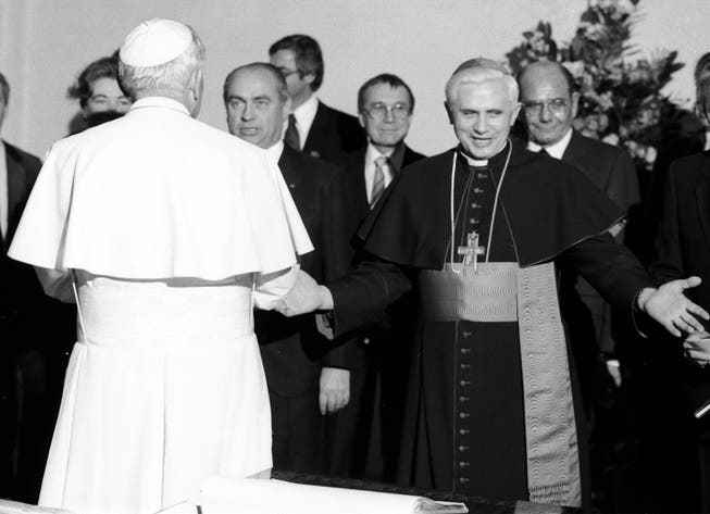 John Paul II (left) visited the Archbishop of Munich and Freising at the end of 1980 in the Bavarian state capital.