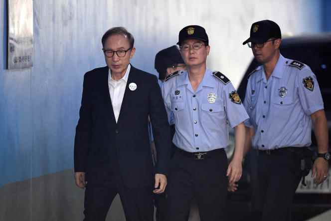 Former South Korean President Lee Myung-bak in court in Seoul in 2018. 