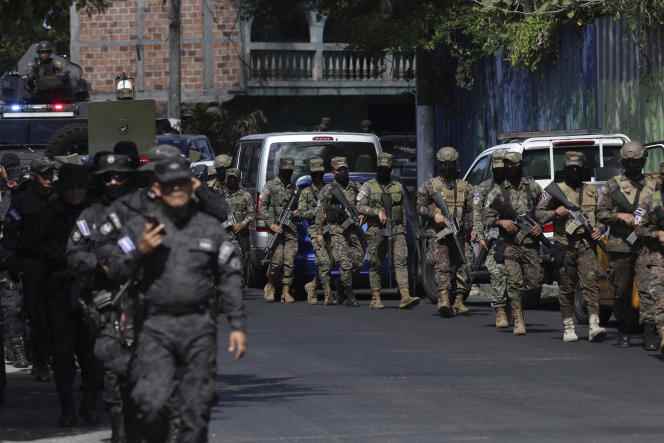 Soldiers arrive for a special operation in Soyapango, El Salvador, December 3, 2022.