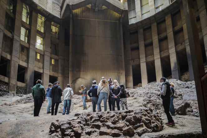 A tourist visit to Ponte City organized by the Dlala Nje association, in Johannesburg, in May 2021.