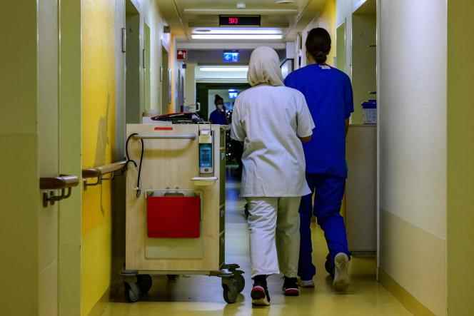Nurses walk through a hallway in the pediatric intensive care unit at St. Joseph's Hospital in Berlin, Monday, December 13, 2022. 