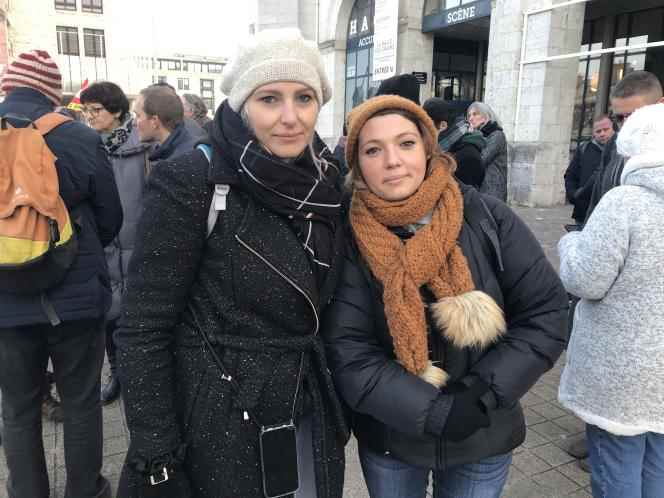 Sophie Bourgon (right), teacher at the CFA de Blois, during the strike of December 12, 2022.