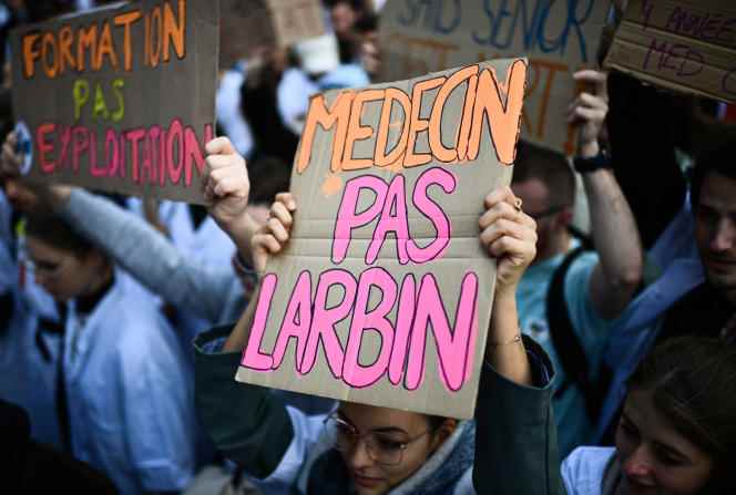 Demonstration of nursing staff, in Paris, on November 17, 2022. 