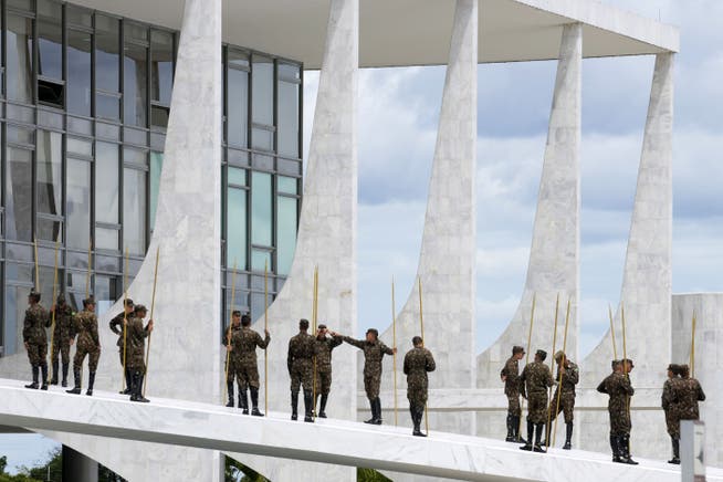Soldiers practice in Brasilia for the inauguration ceremony.