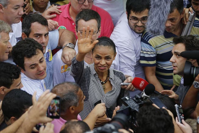 Marina Silva, seen here during an election campaign in a Rio de Janeiro slum in 2014, was environment minister in Lula's last government.