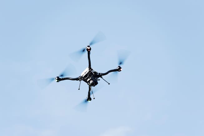 Anyone who flies a drone with a camera or a drone that weighs more than 250 grams must take an exam from 2023.