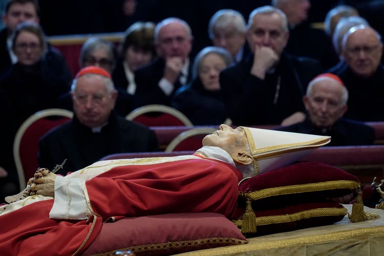 Benedikt XVI. hat sich eine nüchterne, aber feierliche Beisetzung gewünscht.