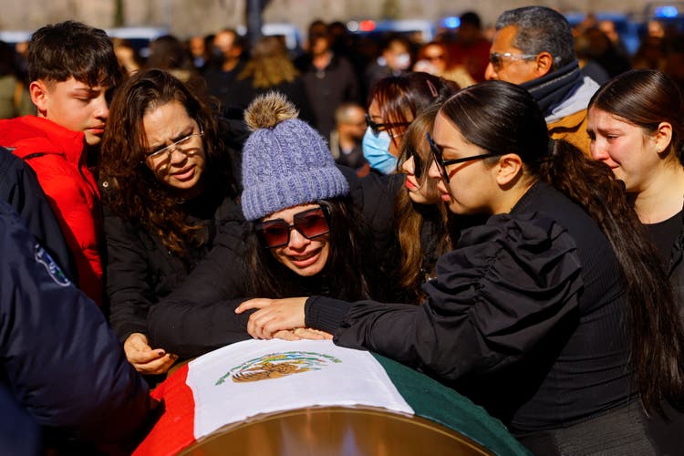 Relatives mourn one of the security officers killed in Ciudad Juarez on Sunday.  A criminal gang had attacked the Cereso 3 detention center there in order to free gang members. 