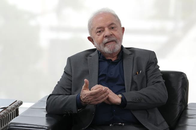 President Lula met with government officials in Brasilia on Monday (01/09). 
