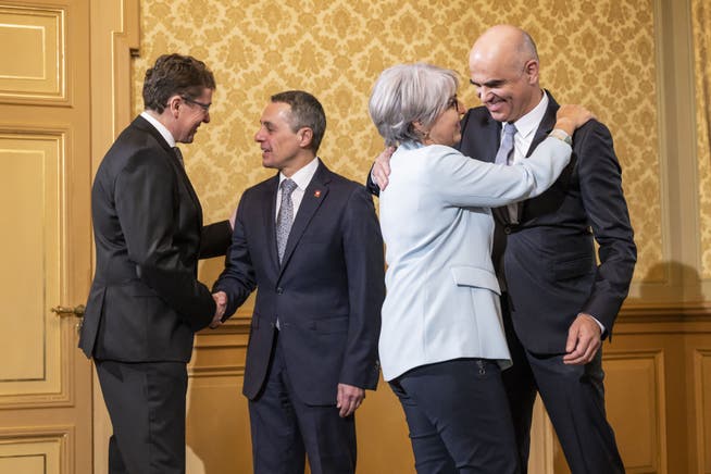 The rise in prices brings them a bulging pay packet: Albert Rösti, Ignazio Cassis, Elisabeth Baume-Schneider and Alain Berset.