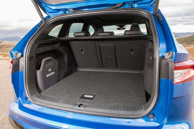 The long wheelbase and the steep rear ensure a large load compartment.