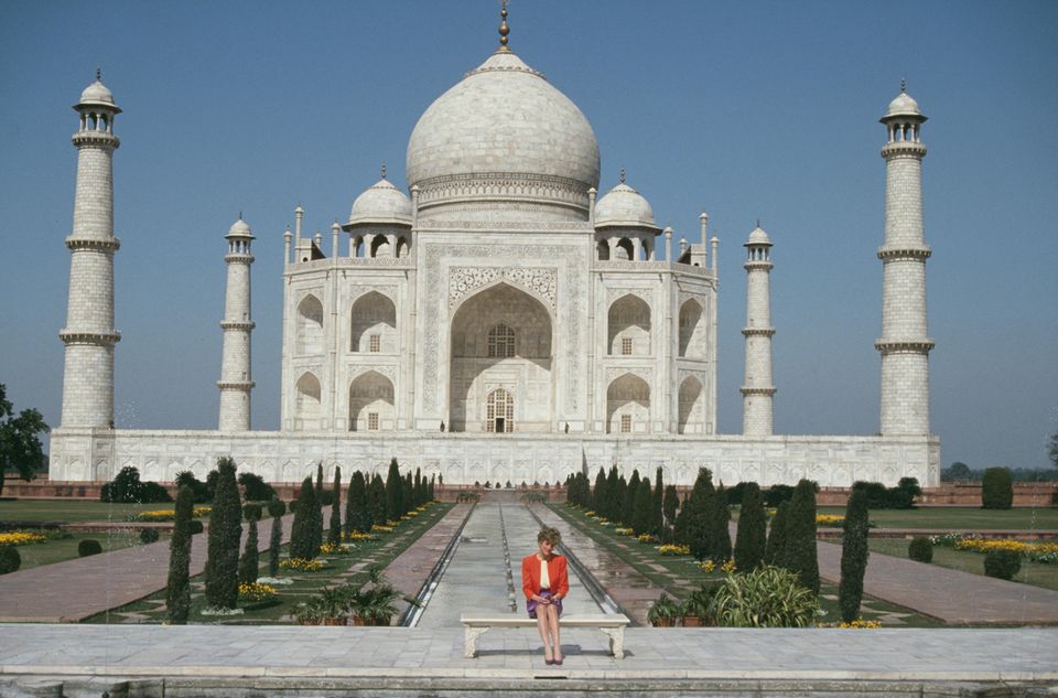 Princess Diana in front of the Taj Mahal on February 11, 1992