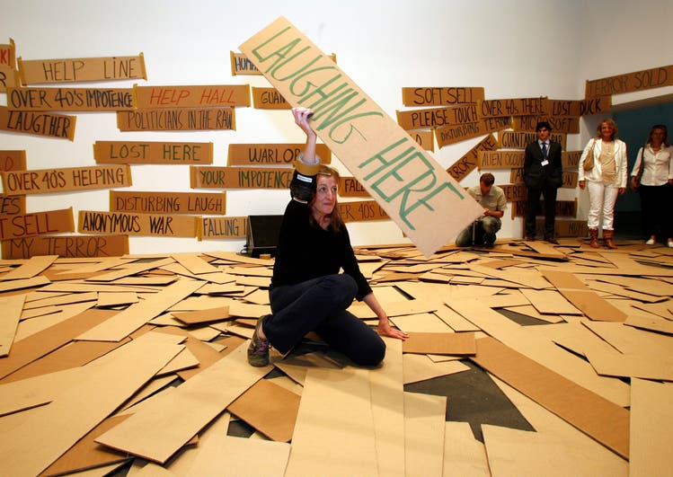 At Art Unlimited Basel in 2006, La Ribot presented the performance 