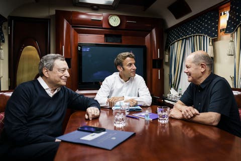 On an equal footing with Paris and Berlin: Former Prime Minister Mario Draghi on June 16, 2022 on a special train to Kyiv.