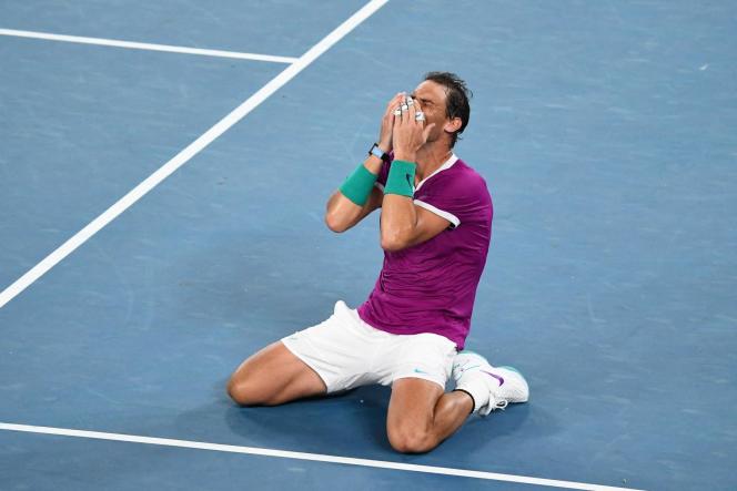 Rafael Nadal lets his joy explode after his title at the Australian Open on January 31, 2022 in Melbourne. 