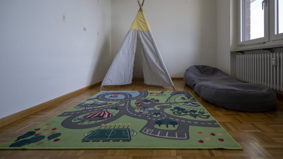 Room with play carpet