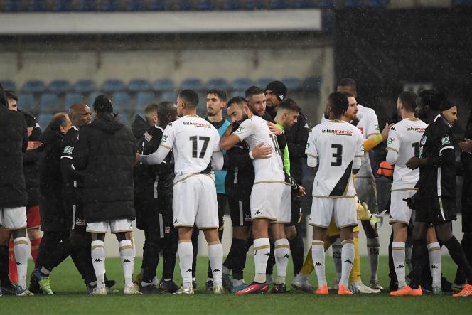 The players of Angers (white jersey) and Olympique Strasbourg congratulate each other at the end of the match played at the Stade de la Meynau in Strasbourg, January 21, 2023.