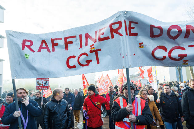 Donges refinery workers and CGT activists during the demonstration in Saint-Nazaire (Loire-Atlantique) on January 31, 2023.