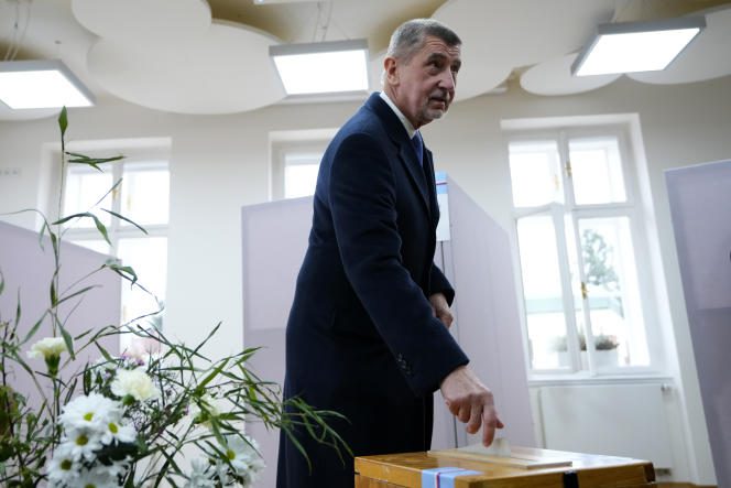 Former Prime Minister Andrej Babis, candidate for the presidency of the Czech Republic, slips his ballot into the ballot box during the first round of the election, January 13, 2023, at a polling station in Pruhonice. 