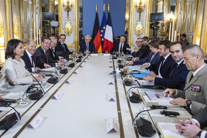 Annalena Baerbock, head of German diplomacy (left) next to Olaf Scholz, German chancellor, during the Franco-German council of ministers in Paris, Sunday January 22, 2023. 