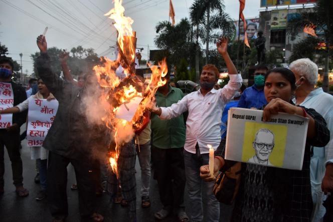 Social activists burn government effigies after the death of Jesuit priest Stan Swamy, in Ranchi, India, July 5, 2021.