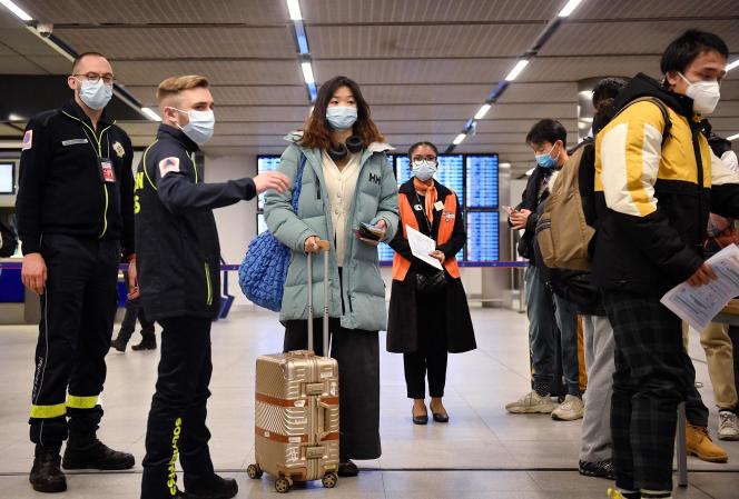 Passengers from China, upon their arrival at Charles-de-Gaulle airport, in Roissy (Val-d'Oise), on January 1, 2023.