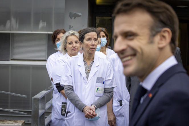 Emmanuel Macron at the South Ile-de-France Hospital Center, in Corbeil-Essonnes (Essonne), on January 6, 2023.