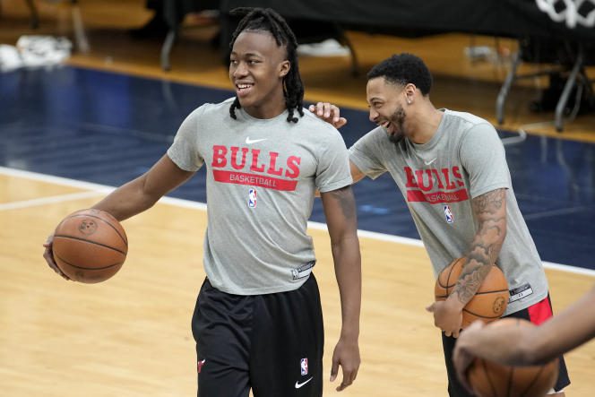 Ayo Dosunmu (left) and Carlik Jones, Chicago Bulls players, in training at Levallois-Perret (Hauts-de-Seine), Wednesday January 18, before their match against the Detroit Pistons, Thursday evening, in Paris.