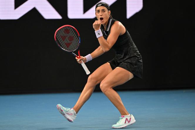 Caroline Garcia wins in the third round of the Australian Open against the German Laura Siegemund (1-6, 6-3, 6-3).