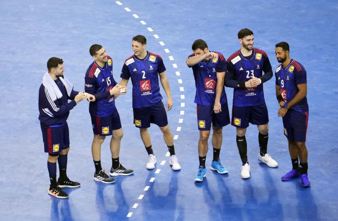From left to right: Nedim Remili, Mathieu Grébille, Yanis Lenne, Romain Lagarde, Ludovic Fabregas and Melvyn Richardson during the France-Iran match, in the main round of the 2023 World Cup. 