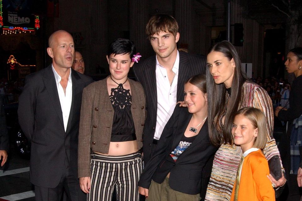 Bruce Willis, Ashton Kutcher and Demi Moore with Rumer, Scout and Tallulah in 2003