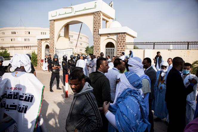 In front of the Nouackchott courthouse, where former Mauritanian President Mohamed Ould Abdel has been on trial for corruption since January 25, 2023.