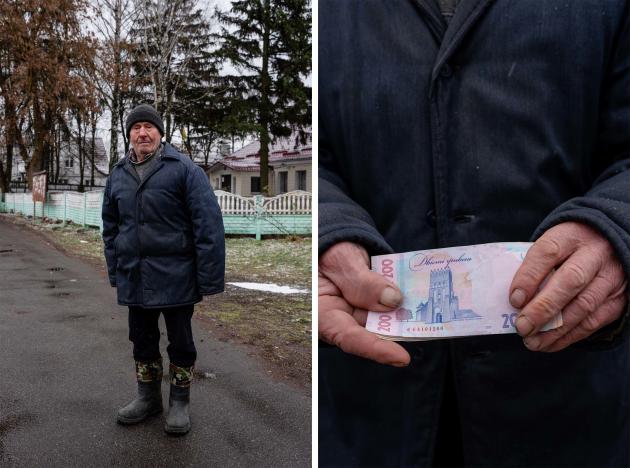 Oleksander, 85, recovered his pension, in Yasnohorodka (Ukraine), on January 6, 2023. 