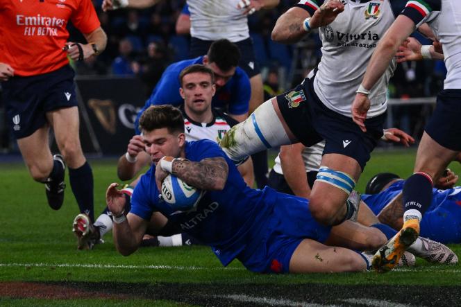 Matthieu Jalibert's try freed the Blues, and offered victory to the XV of France.