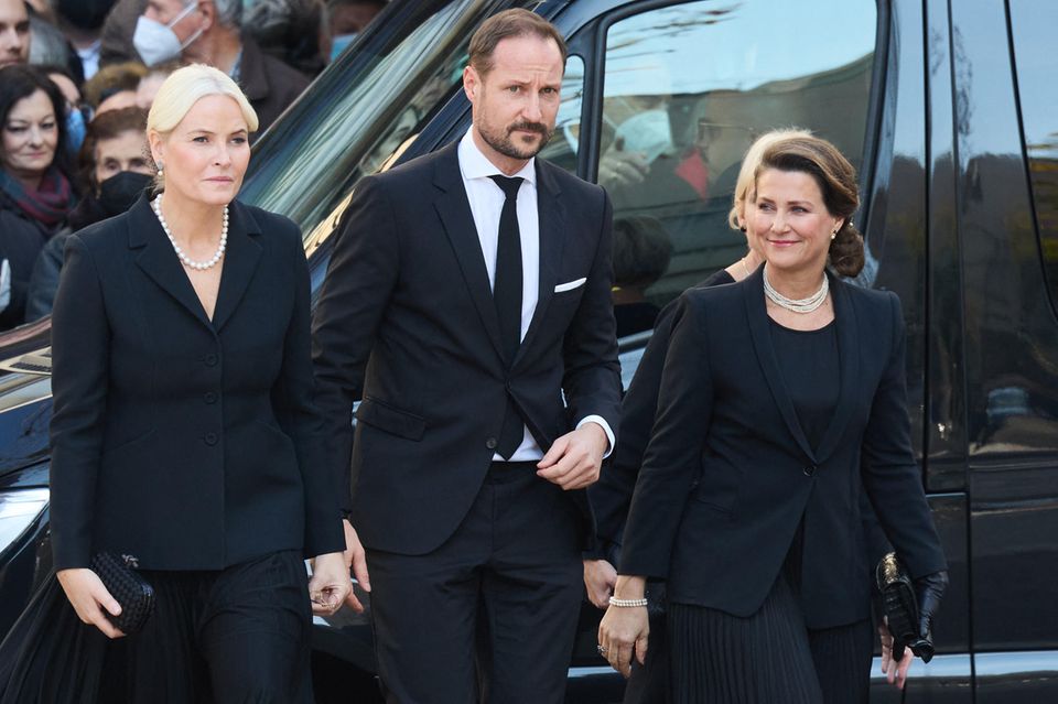 Princess Mette-Marit, Prince Haakon and Princess Märtha Louise at the funeral service of ex-King Constantine of Greece on January 16, 2023 in Athens.